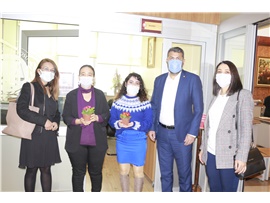 BAŞKANIMIZ YEŞİLBOĞAZ'DAN DÜNYA EMEKÇİ KADINLAR GÜNÜ ÇİÇEĞİ