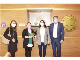 BAŞKANIMIZ YEŞİLBOĞAZ'DAN DÜNYA EMEKÇİ KADINLAR GÜNÜ ÇİÇEĞİ
