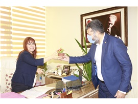 BAŞKANIMIZ YEŞİLBOĞAZ'DAN DÜNYA EMEKÇİ KADINLAR GÜNÜ ÇİÇEĞİ