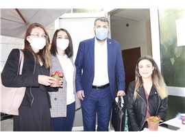 BAŞKANIMIZ YEŞİLBOĞAZ'DAN DÜNYA EMEKÇİ KADINLAR GÜNÜ ÇİÇEĞİ