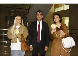 KADIN AVUKATLARIMIZA VE PERSONELLERİMİZE ÇİÇEK