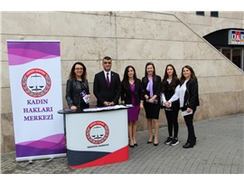 KADIN HAKLARI MERKEZİMİZ STANT AÇARAK, KADININ HUKUKİ HAKLARINI ANLATAN BROŞÜR DAĞITTI