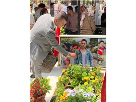 BAŞKANIMIZ, KURBAN BAYRAMI DOLAYISIYLA ŞEHİTLİĞİ ZİYARET ETTİ