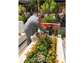 BAŞKANIMIZ, KURBAN BAYRAMI DOLAYISIYLA ŞEHİTLİĞİ ZİYARET ETTİ