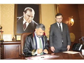 “HUKUKÇULAR HUKUKSUZLUK İKLİMİNDE CESARETLİ VE MÜCADELECİ OLMALIDIR”