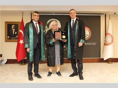MESLEKTE 40, 50 VE 60 YILINI DOLDURAN DUAYEN AVUKATLARIMIZA, TBB ONUR PLAKETLERİ TAKDİM EDİLDİ