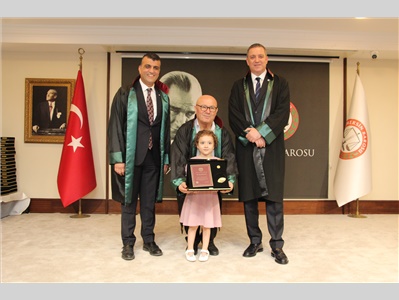 MESLEKTE 40, 50 VE 60 YILINI DOLDURAN DUAYEN AVUKATLARIMIZA, TBB ONUR PLAKETLERİ TAKDİM EDİLDİ
