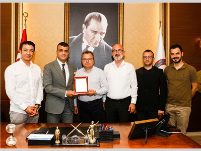 AVUKATLIK MESLEĞİNİN DUAYENLERİNE PLAKET TAKDİM EDİLDİ