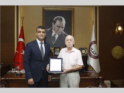 AVUKATLIK MESLEĞİNİN DUAYENLERİNE PLAKET TAKDİM EDİLDİ