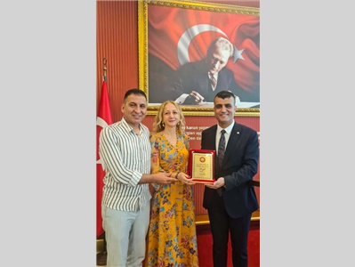 AVUKATLIK MESLEĞİNİN DUAYENLERİNE PLAKET TAKDİM EDİLDİ
