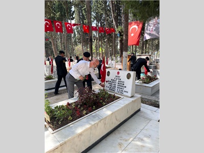 ŞEHİTLİKTE ANMA TÖRENİ