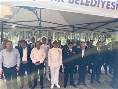 ŞEHİTLİKTE ANMA TÖRENİ