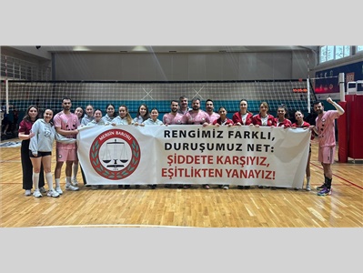 MERSİN BAROSU ERKEK VOLEYBOL TAKIMI, ŞİDDETSİZ VE EŞİT YAŞAM İÇİN PEMBE FORMA GİYDİ