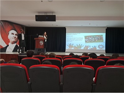 ÖĞRENCİLERE ÇOCUK HAKLARI VE AVUKATLIK MESLEĞİ ANLATILDI
