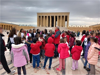 MERSİN ÇOCUK EVLERİ SİTESİ’NDE KALAN ÇOCUKLAR İÇİN ANITKABİR VE TBMM ZİYARETİ DÜZENLENDİ