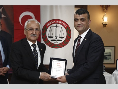 AVUKATLIK MESLEĞİNDE 60, 50, 40,  30 ve 25 YILINI DOLDURAN DUAYEN AVUKATLARIMZA PLAKET TAKDİM EDİLDİ