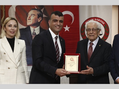 AVUKATLIK MESLEĞİNDE 60, 50, 40,  30 ve 25 YILINI DOLDURAN DUAYEN AVUKATLARIMZA PLAKET TAKDİM EDİLDİ