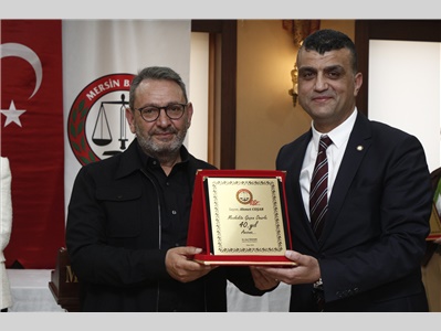 AVUKATLIK MESLEĞİNDE 60, 50, 40,  30 ve 25 YILINI DOLDURAN DUAYEN AVUKATLARIMZA PLAKET TAKDİM EDİLDİ
