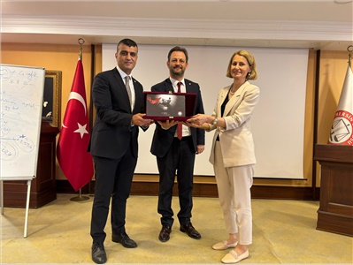 İŞ HUKUKU KONULU EĞİTİM SEMİNERİ DÜZENLENDİ