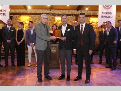MESLEKTE 25 VE 30 YILINI DOLDURAN MESLEKTAŞLARIMIZA PLAKET TAKDİM EDİLDİ