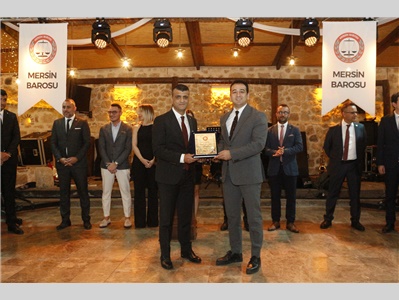 AVUKATLIK MESLEĞİNİN DUAYENLERİNE PLAKET TAKDİM EDİLDİ