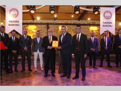 AVUKATLIK MESLEĞİNİN DUAYENLERİNE PLAKET TAKDİM EDİLDİ
