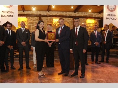 AVUKATLIK MESLEĞİNİN DUAYENLERİNE PLAKET TAKDİM EDİLDİ