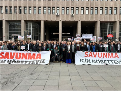 BARO BAŞKANIMIZ AV. GAZİ ÖZDEMİR, TUTUKLU AVUKATLAR İÇİN SAVUNMA NÖBETİNDE