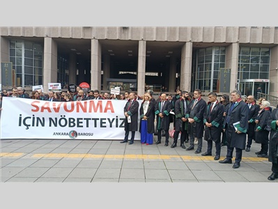 BARO BAŞKANIMIZ AV. GAZİ ÖZDEMİR, TUTUKLU AVUKATLAR İÇİN SAVUNMA NÖBETİNDE