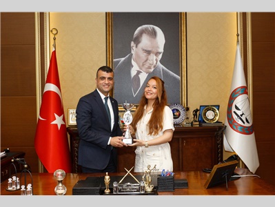 MERSİN BAROSU 1924 KADIN VOLEYBOL TAKIMIMIZ, ŞAMPİYONLUK KUPASINI BARO BAŞKANIMIZA TAKDİM ETTİ