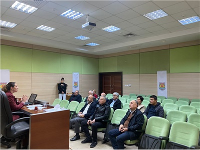 TARSUS BELEDİYESİ MECLİS ÜYELERİNE “ERKEN YAŞTA EVLİLİK VE ZORAKİ EVLİLİK” EĞİTİMİ DÜZENLENDİ