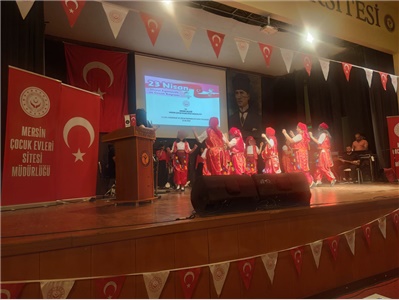 ÇOCUK HAKLARI MERKEZİMİZ, MERSİN ÇOCUK EVLERİ SİTESİ'NDE KALAN ÇOCUKLARIMIZIN 23 NİSAN GÖSTERİSİNE KATILDI