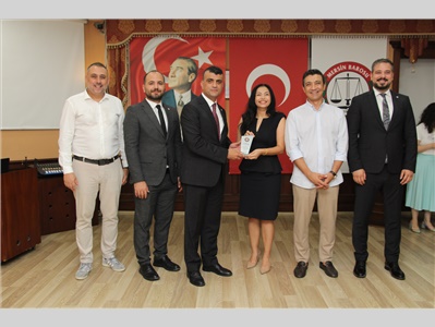 BAROMUZA VE MESLEĞİMİZE GÜÇ KATAN EMEKTAR AVUKATLARIMIZA PLAKET TAKDİM EDİLDİ