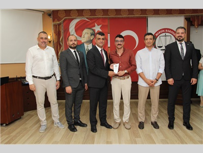 BAROMUZA VE MESLEĞİMİZE GÜÇ KATAN EMEKTAR AVUKATLARIMIZA PLAKET TAKDİM EDİLDİ
