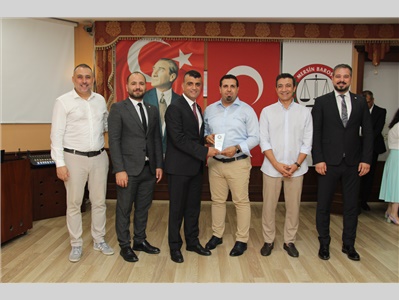 BAROMUZA VE MESLEĞİMİZE GÜÇ KATAN EMEKTAR AVUKATLARIMIZA PLAKET TAKDİM EDİLDİ