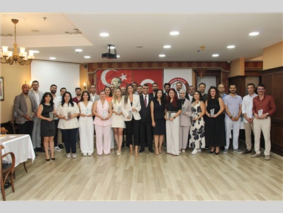 BAROMUZA VE MESLEĞİMİZE GÜÇ KATAN EMEKTAR AVUKATLARIMIZA PLAKET TAKDİM EDİLDİ