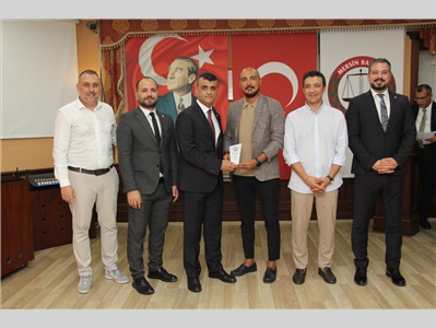 BAROMUZA VE MESLEĞİMİZE GÜÇ KATAN EMEKTAR AVUKATLARIMIZA PLAKET TAKDİM EDİLDİ