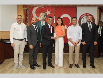 BAROMUZA VE MESLEĞİMİZE GÜÇ KATAN EMEKTAR AVUKATLARIMIZA PLAKET TAKDİM EDİLDİ