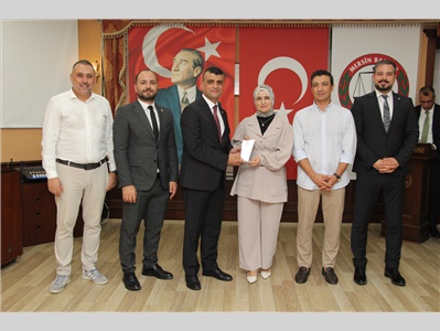 BAROMUZA VE MESLEĞİMİZE GÜÇ KATAN EMEKTAR AVUKATLARIMIZA PLAKET TAKDİM EDİLDİ