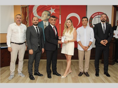 BAROMUZA VE MESLEĞİMİZE GÜÇ KATAN EMEKTAR AVUKATLARIMIZA PLAKET TAKDİM EDİLDİ