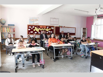 ESENLİ İLKOKULU ÖĞRENCİLERİNİN YÜZÜ, 23 NİSAN HEDİYELERİ İLE GÜLDÜ