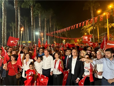 BAŞKANIMIZ, MERSİN BÜYÜKŞEHİR BELESİYESİ'NİN HALK YÜRÜYÜŞÜNE KATILDI