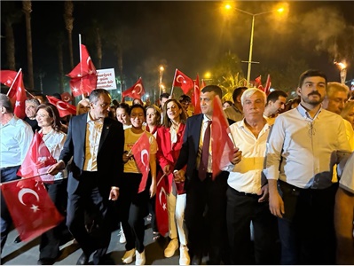 BAŞKANIMIZ, MERSİN BÜYÜKŞEHİR BELESİYESİ'NİN HALK YÜRÜYÜŞÜNE KATILDI