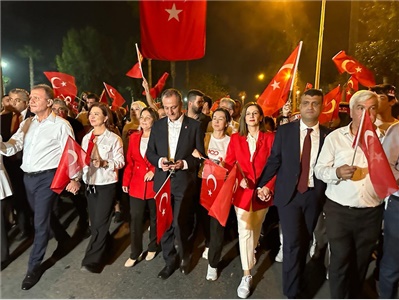 BAŞKANIMIZ, MERSİN BÜYÜKŞEHİR BELESİYESİ'NİN HALK YÜRÜYÜŞÜNE KATILDI