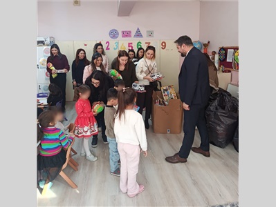 ÇOCUK HAKLARI MERKEZİMİZ, ÇOCUKLARI HEDİYELERLE SEVİNDİRDİ