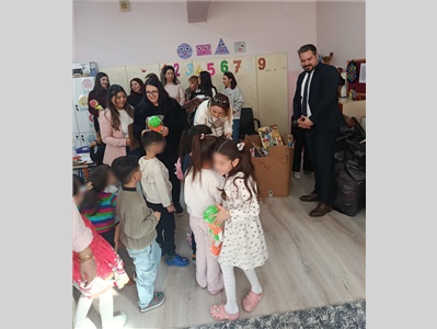 ÇOCUK HAKLARI MERKEZİMİZ, ÇOCUKLARI HEDİYELERLE SEVİNDİRDİ