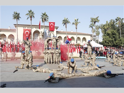 MERSİN’İMİZİN KURTULUŞ GÜNÜNÜ TÖRENLE KUTLADIK