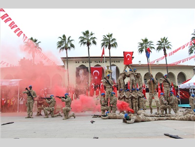 MERSİN’İMİZİN KURTULUŞ GÜNÜNÜ TÖRENLE KUTLADIK