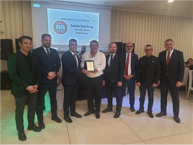 TARSUS’TA DUAYEN AVUKATLARIMIZA MESLEKTE ONUR PLAKETİ TAKDİM EDİLDİ