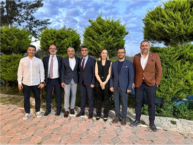 BARO BAŞKANIMIZ ERDEMLİ'  DEKİ AVUKATLARIMIZLA, AVUKATLAR GÜNÜ YEMEĞİNDE BİR ARAYA GELDİ